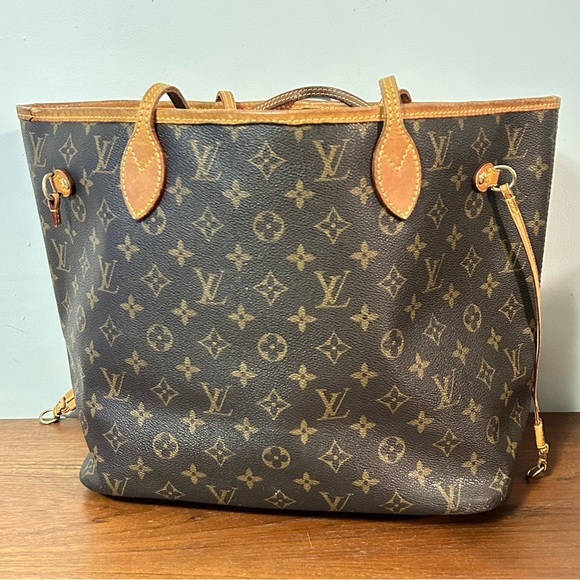Louis Vuitton Neverfull MM Monogram - Picture 2 of 16
